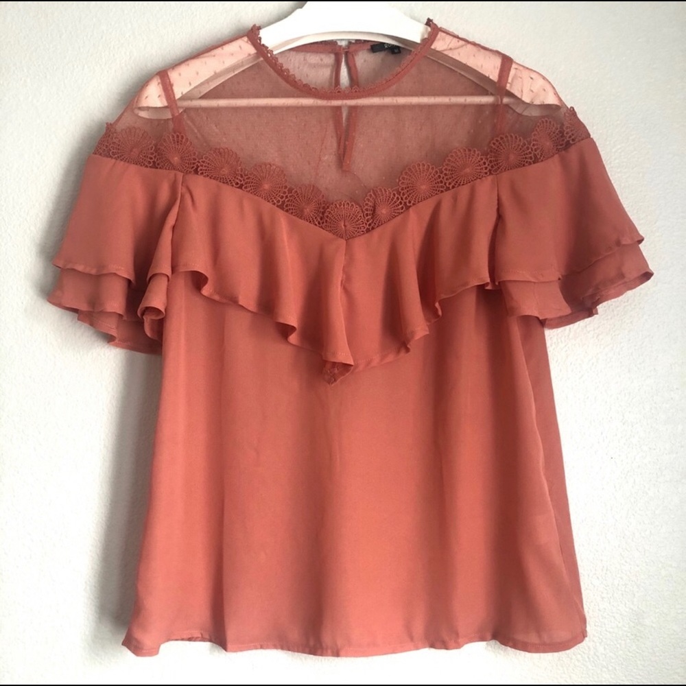✨Short Sleeve Ruffled Top w/ Lace ✨ - Picture 2 of 2